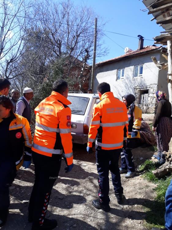 Tekerin arkasına taş koymak isterken aracın hareket etmesiyle sıkışan gen&ccedil; hayatını kaybetti
