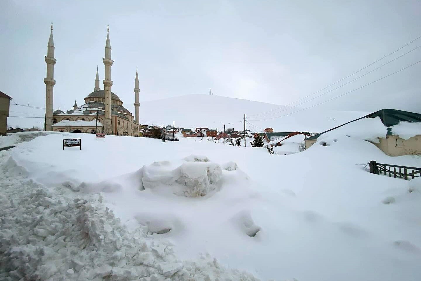 Kazıkbeli Yaylası ve 5 köyün yolu seçim hazırlıkları için erken açıldı
