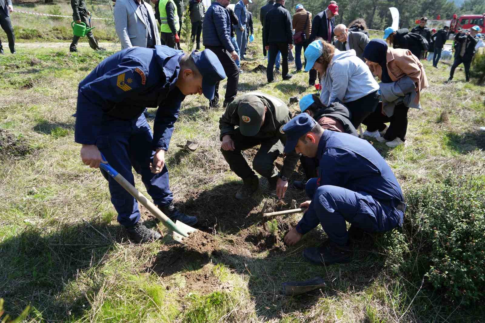 Kazdağları&rsquo;nda fidanlar toprak ile buluştu
