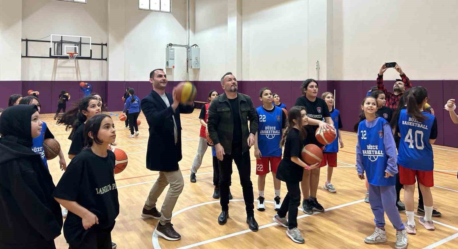 Düzce’de yetenekli ve gelişim vaat eden sporcu adaylarına basketbol eğitimi