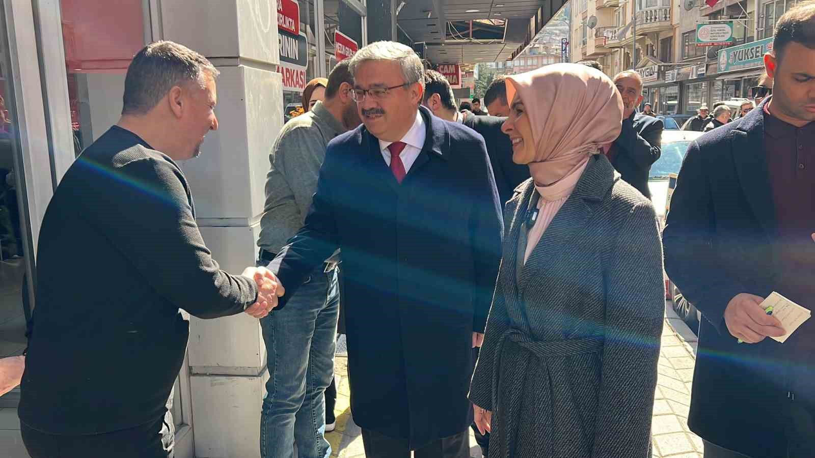 Bakan Göktaş, Afyonkarahisar’da esnafı ziyaret etti
