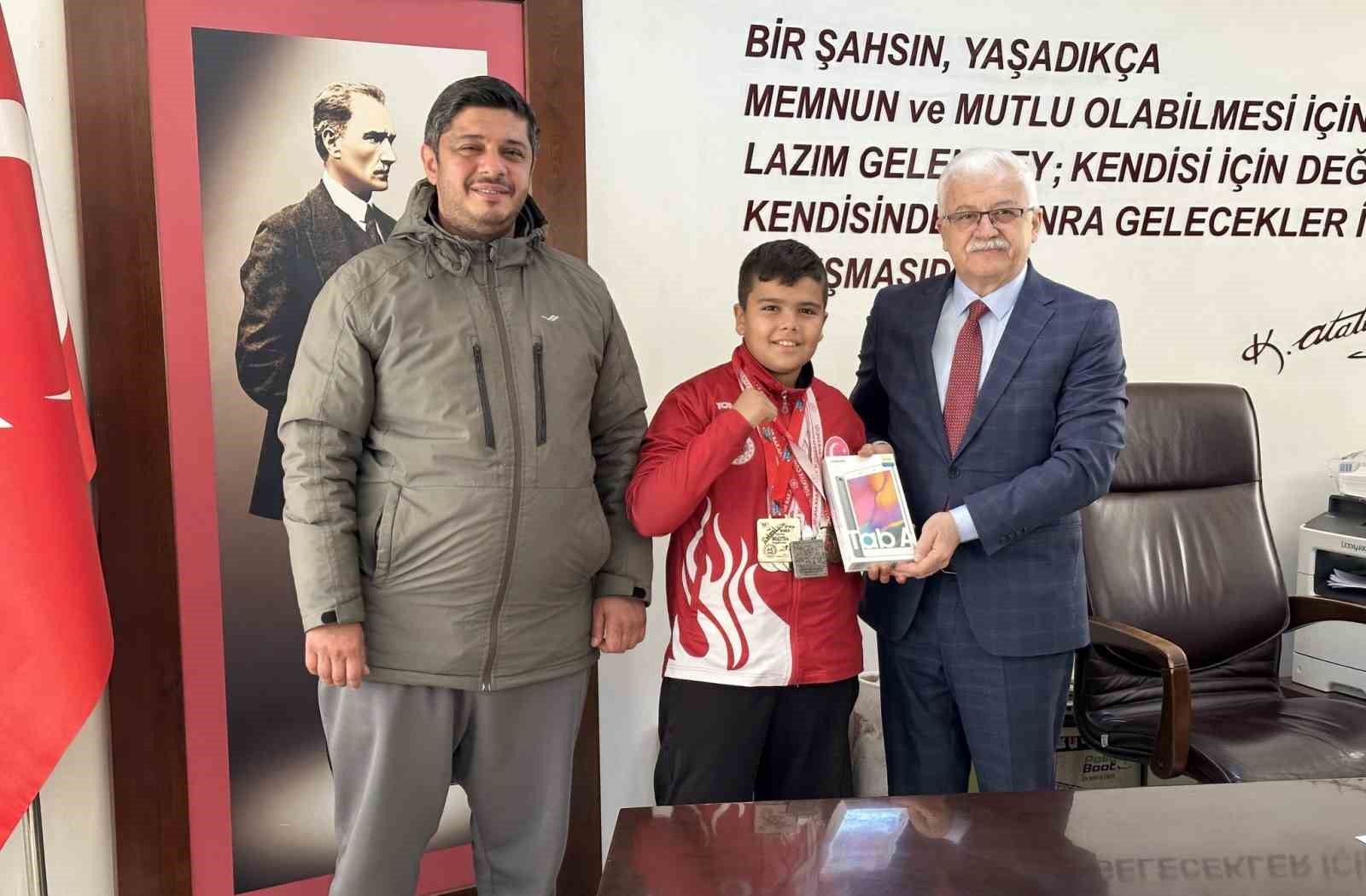 Burhaniye’nin gururundan Başkan Deveciler’e ziyaret