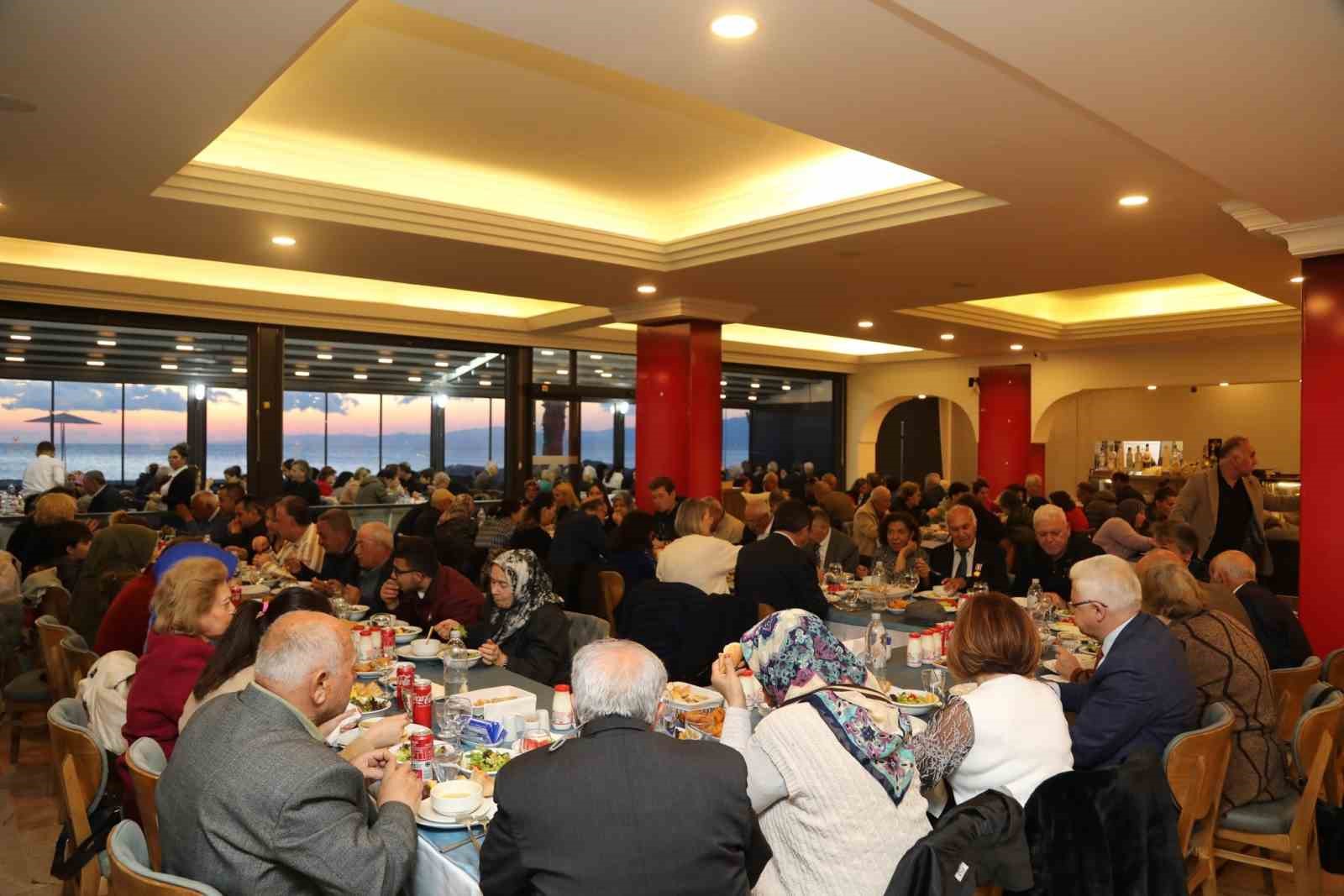 Başkan Deveciler şehit ve gazi ailelerine iftar verdi