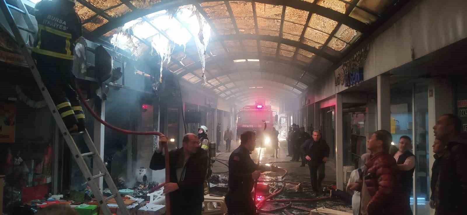 Bursa&rsquo;da Tarihi Balibey Han &Ccedil;arşısı&rsquo;nda korkutan yangın
