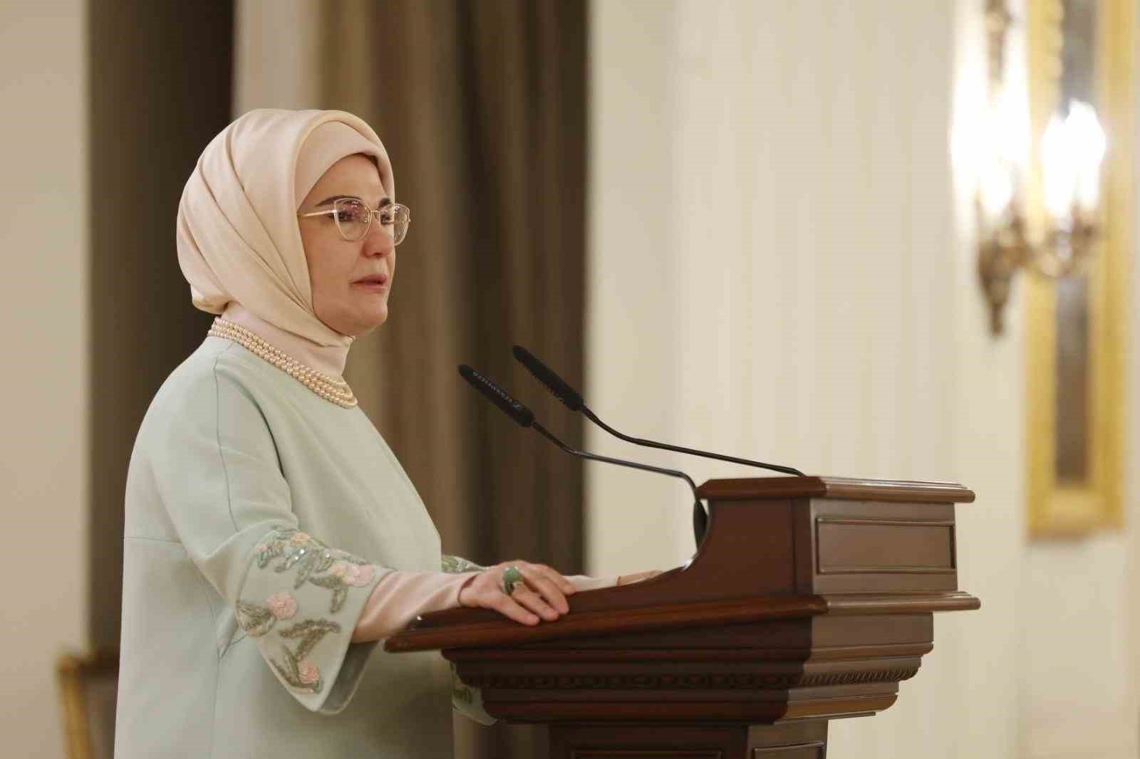 Emine Erdoğan, Gönül Elçileri ve vali eşleriyle iftarda bir araya geldi
