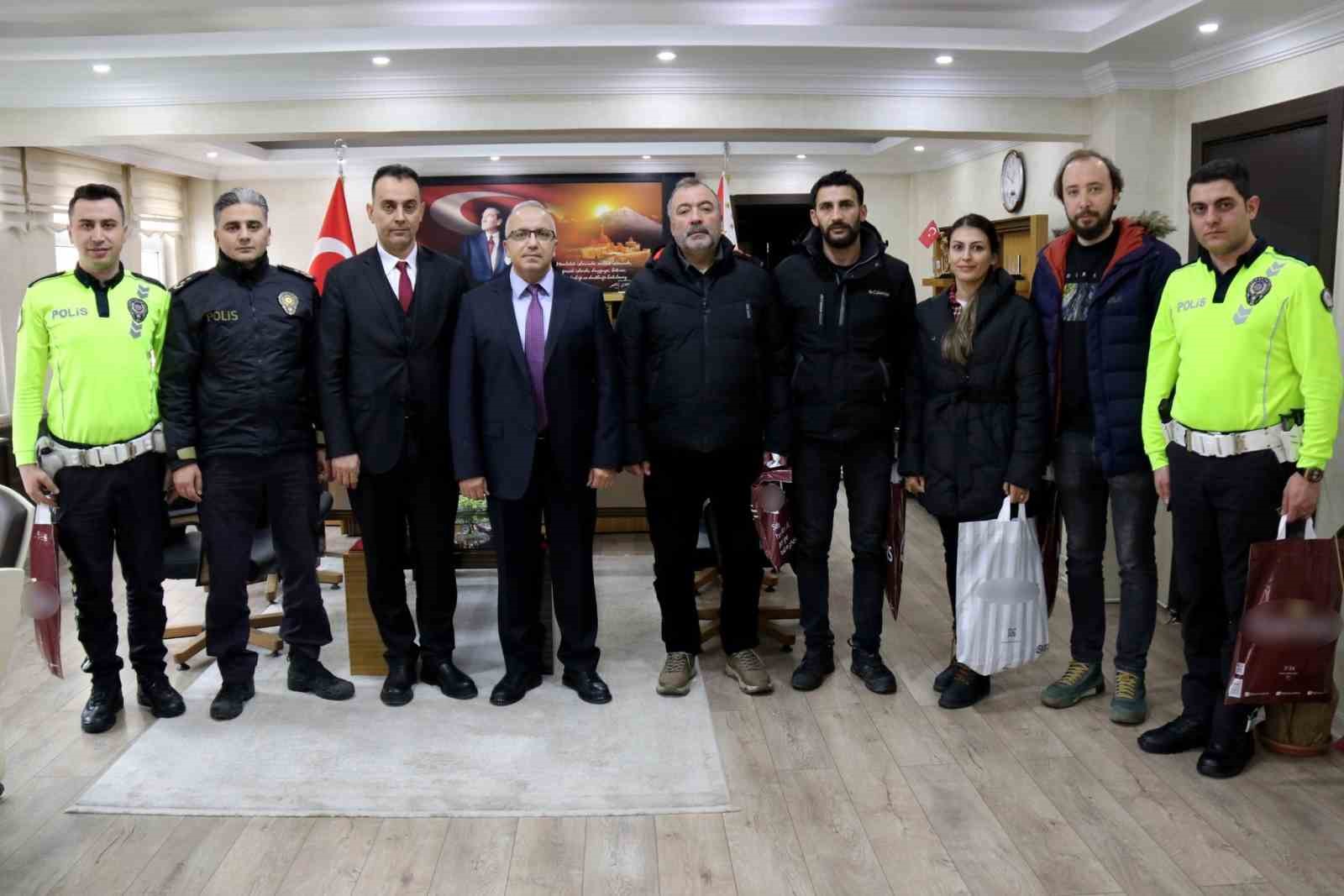 Ağrı&rsquo;da başarılı emniyet personeli &ouml;d&uuml;llendirildi

