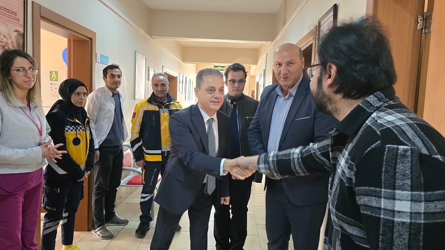 Sağlık M&uuml;d&uuml;r&uuml; Tekin il&ccedil;e hastanelerini denetledi
