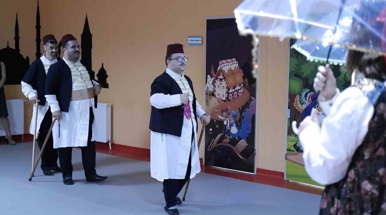 Down sendromlular sahneye çıktı