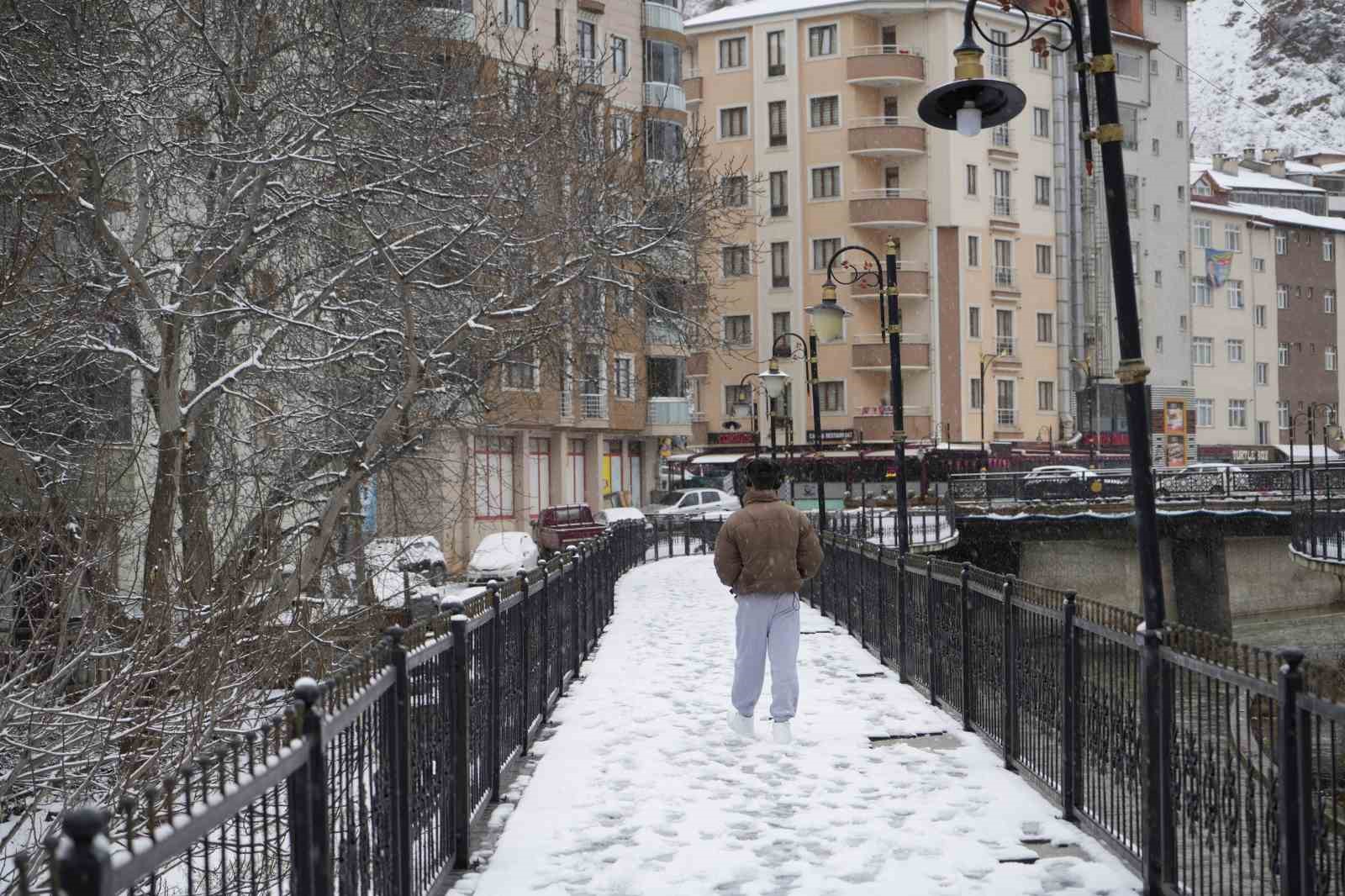 Gümüşhane’de Mart kapıdan baktırıyor