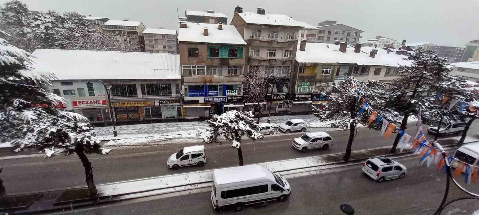 Bitlis&rsquo;te eğitime kar engeli
