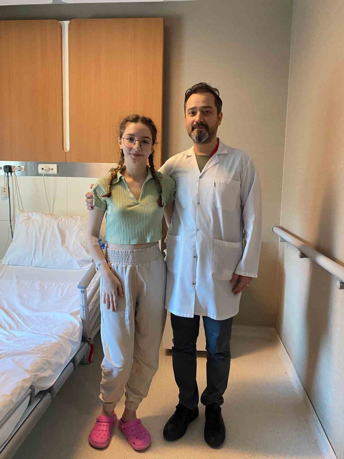 Skolyoz hastası Zeynep f&uuml;zyon cerrahisi ile sağlığına kavuştu
