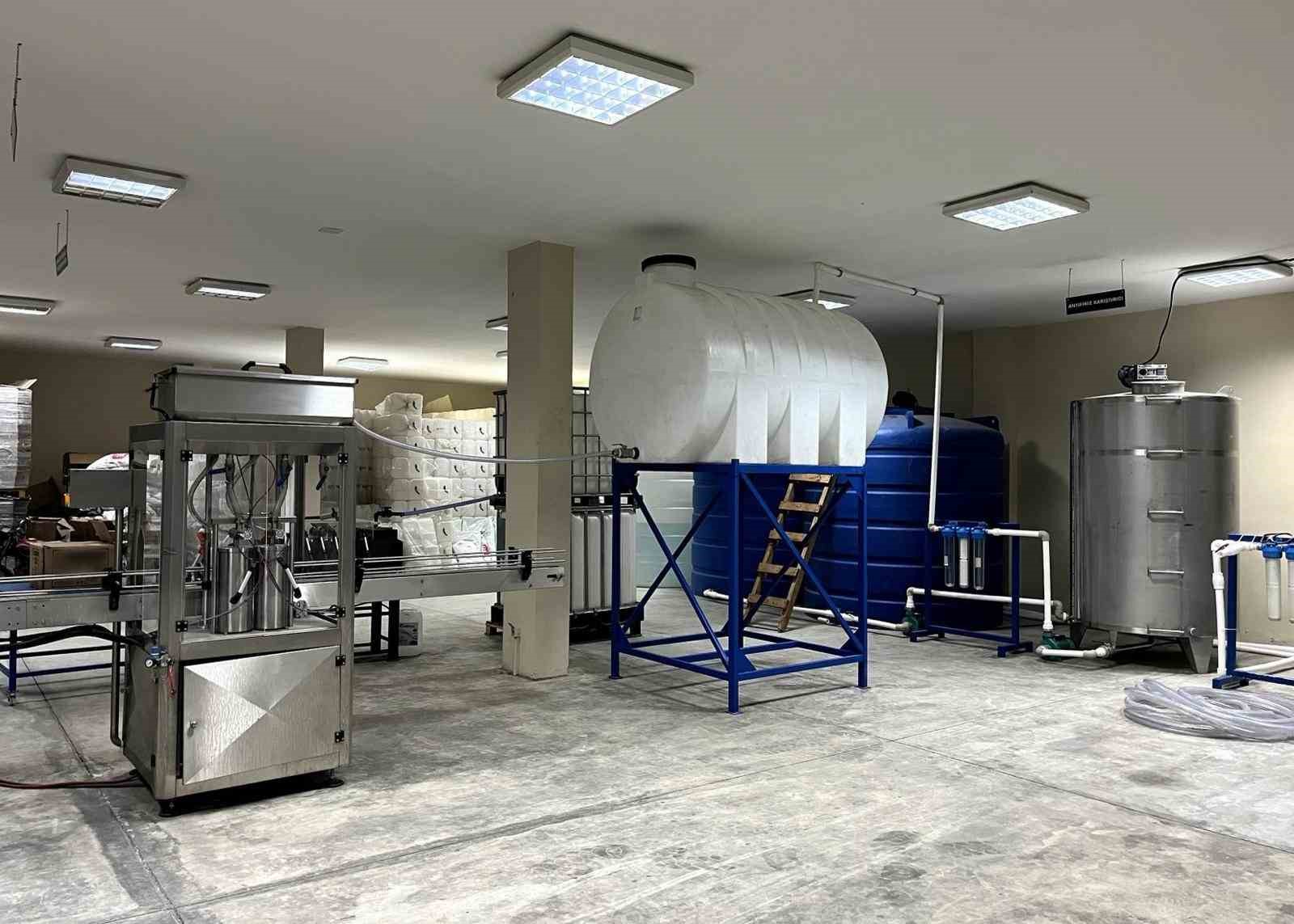 Mersin’de sahte alkol tesisi ortaya çıkarıldı: 20 ton etil alkol ele geçirildi