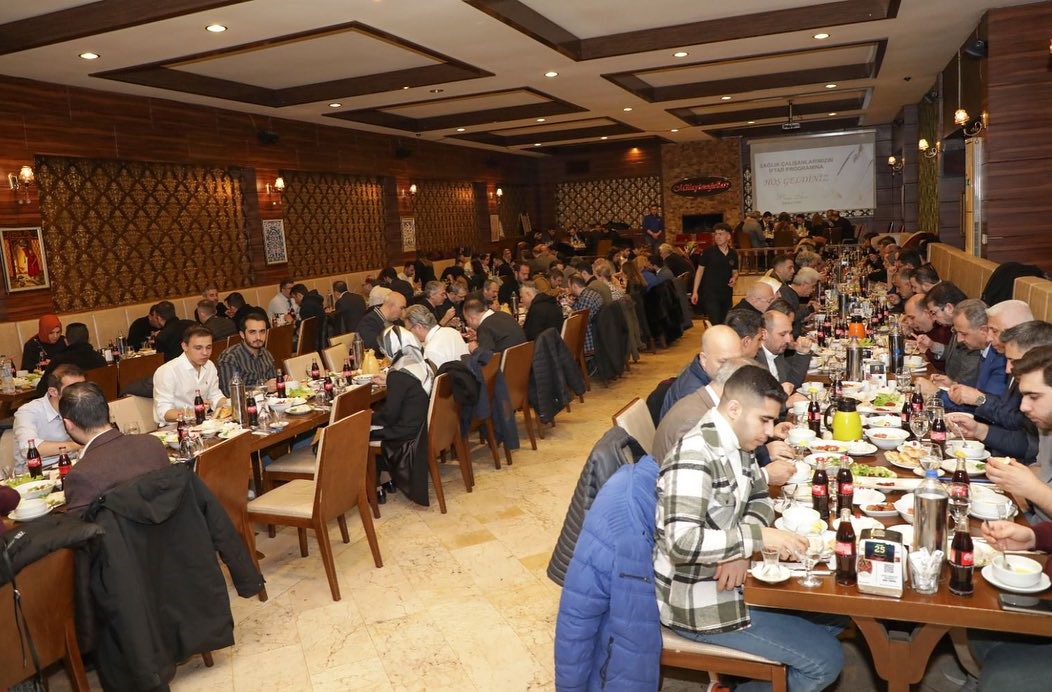 Vali Işın, sağlık &ccedil;alışanlarıyla iftar yaptı
