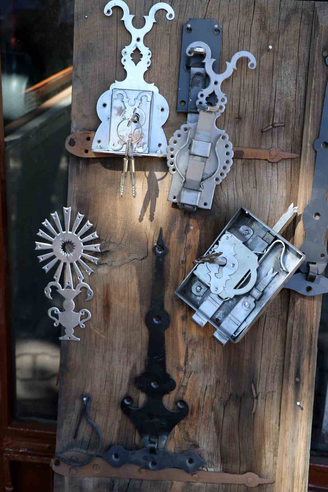 Kemaliye&rsquo;de kapı tokmaklarının sırları
