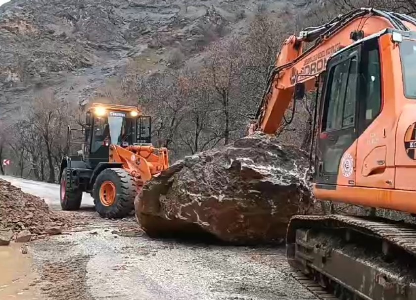 Tunceli’de karla mücadele çalışmaları sürüyor