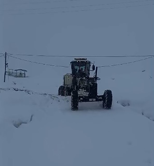 Tunceli’de karla mücadele çalışmaları sürüyor
