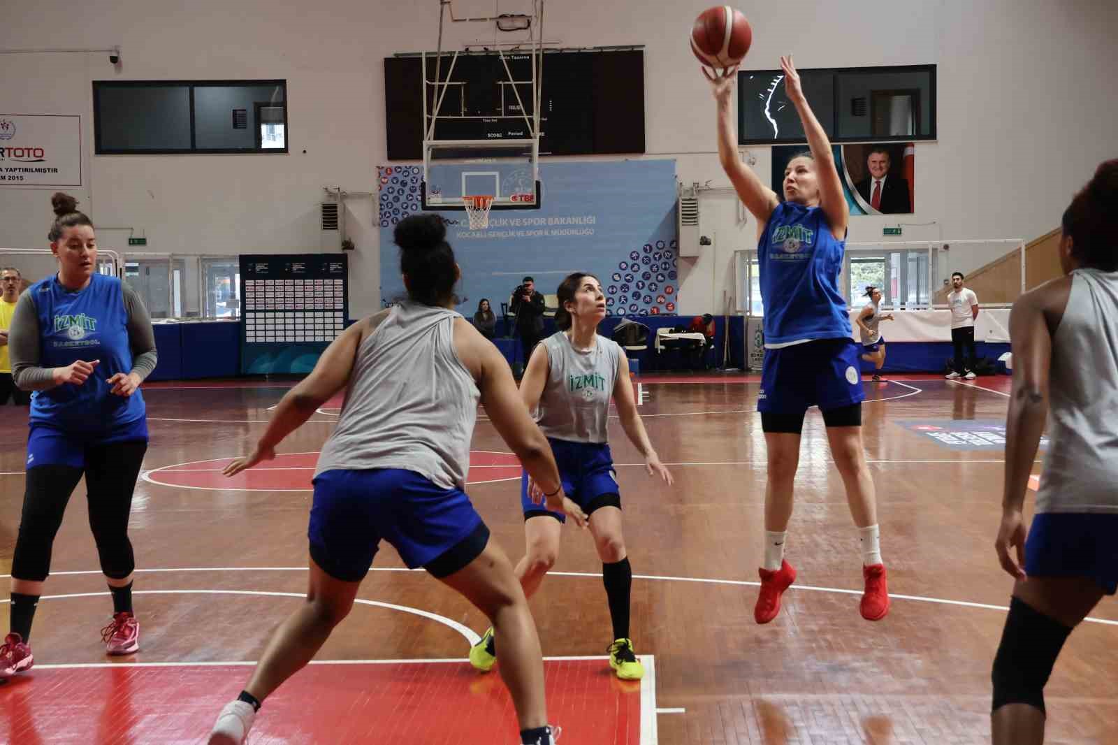 İzmit Belediyespor oyuncuları play-off ma&ccedil;ını sabırsızlıkla bekliyor
