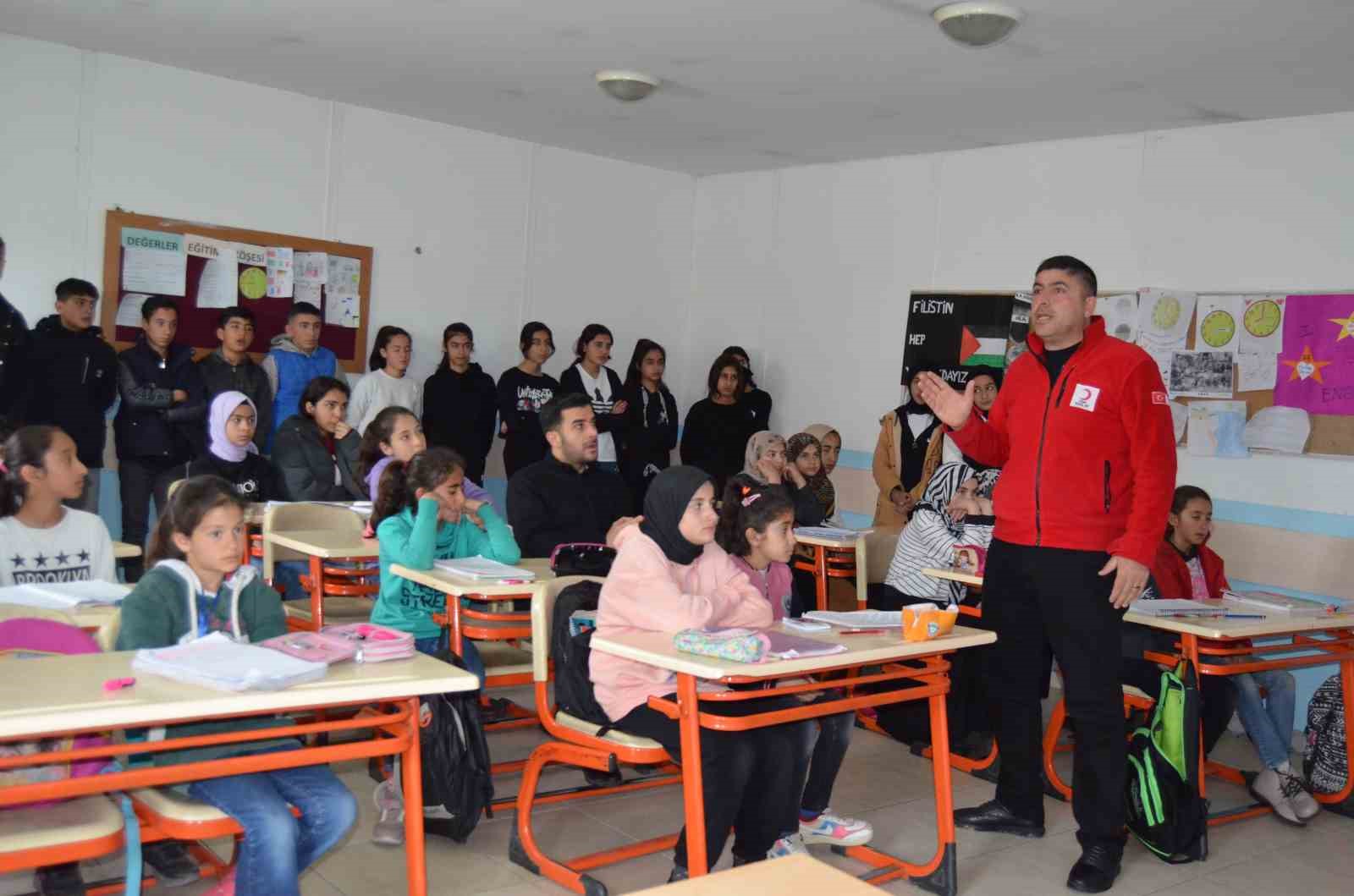 Varto’da “Afetler ve Afetlerden Korunma Bilinci Semineri” düzenlendi
