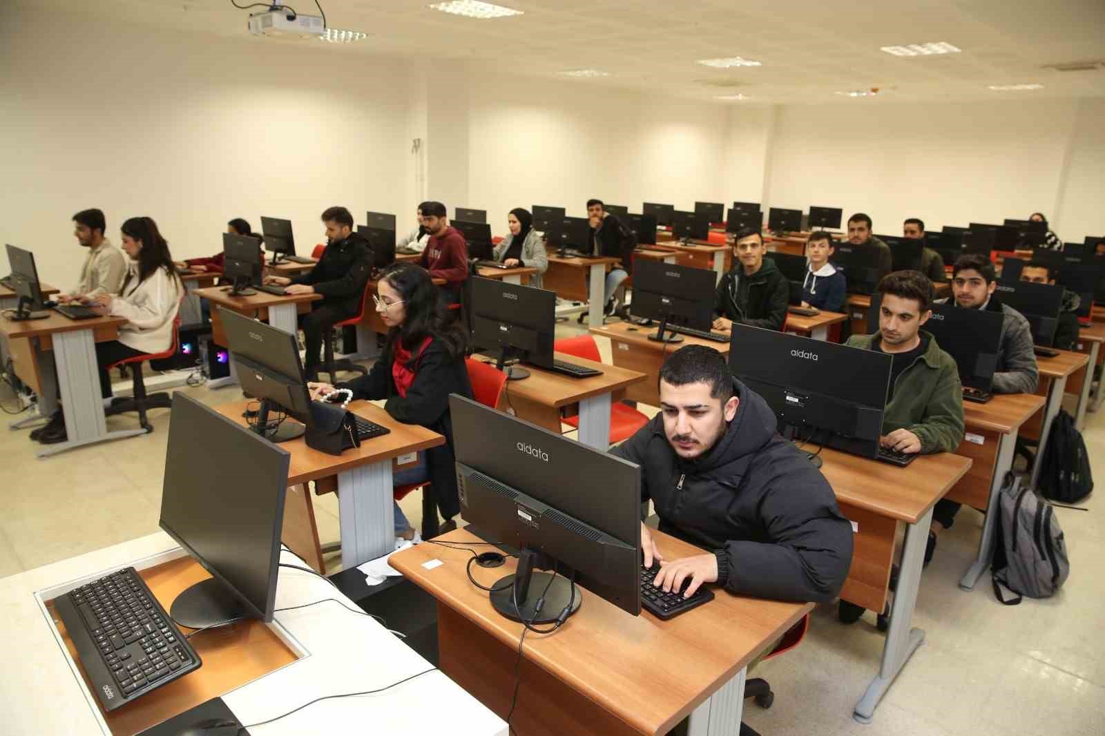 Şırnak Üniversitesinde yazılım laboratuvarı açıldı
