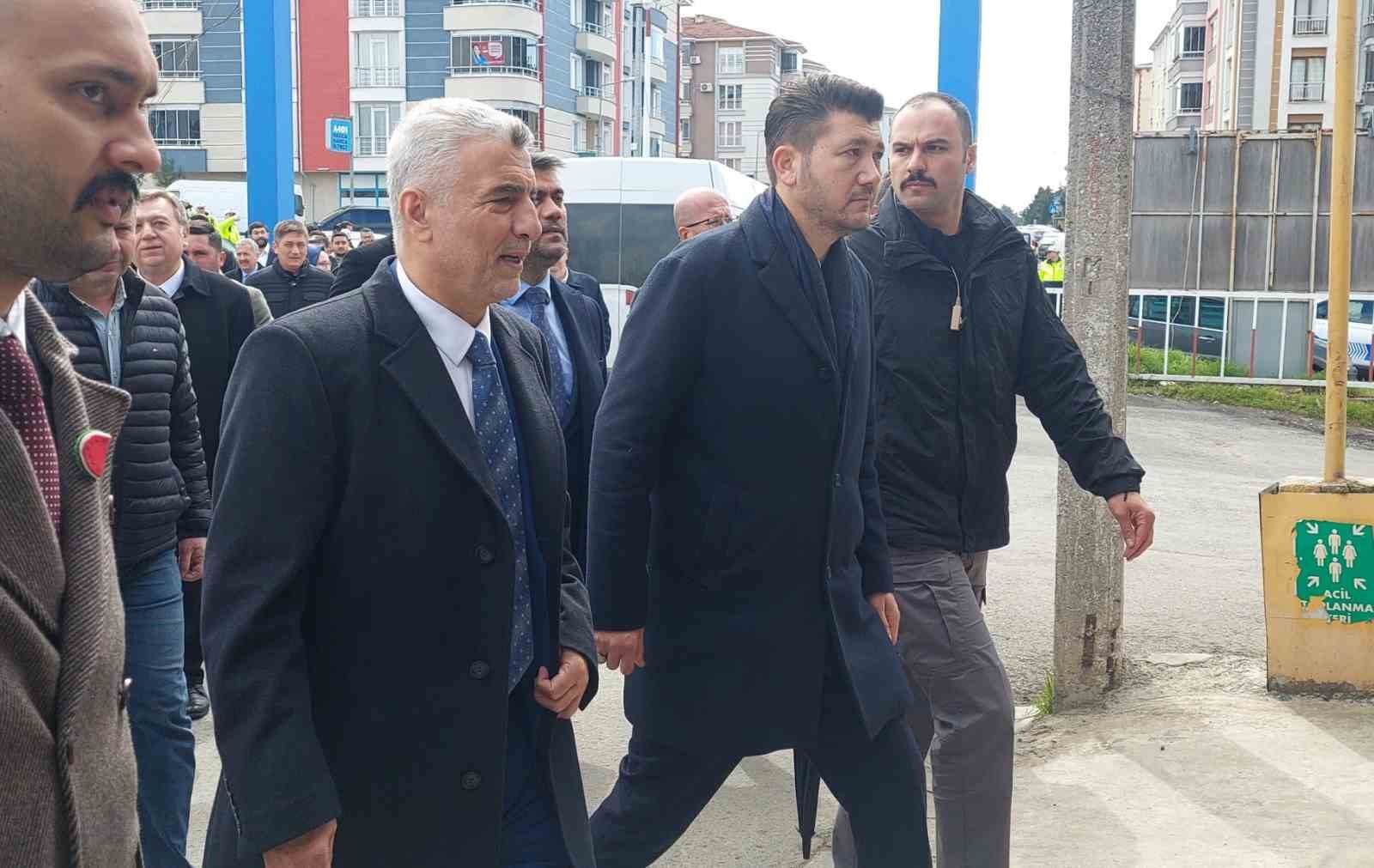 Ticaret Bakanı esnafla g&ouml;r&uuml;şt&uuml;
