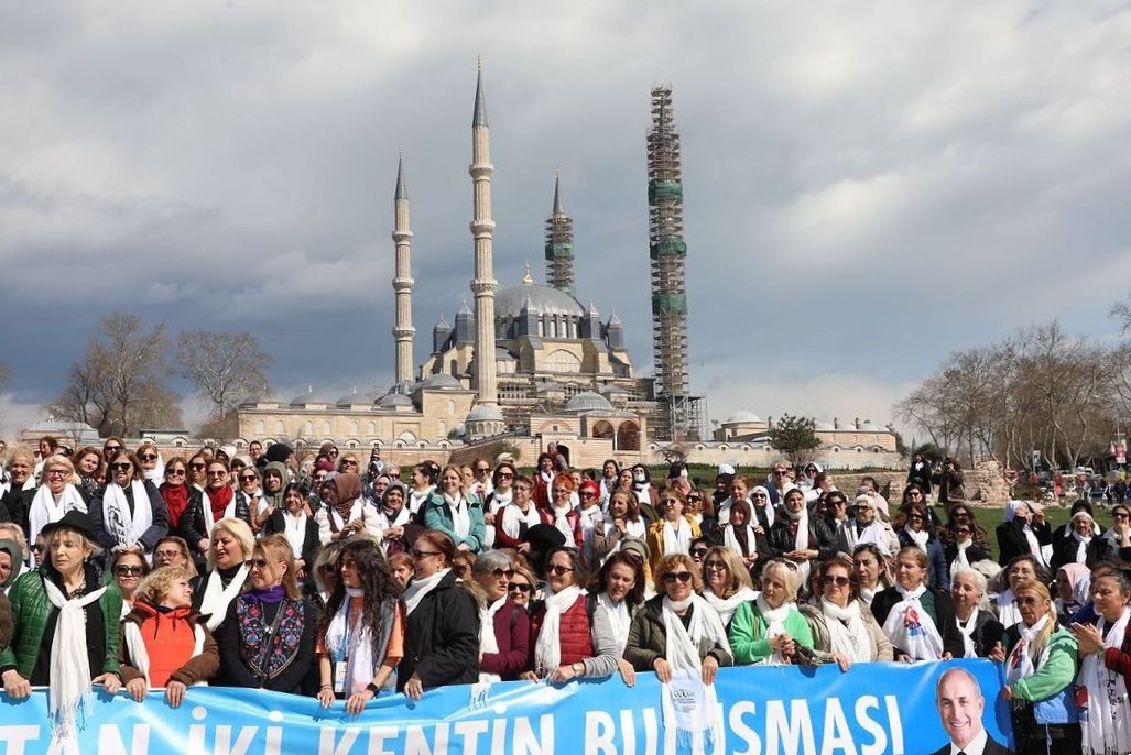 Edirne&rsquo;ye 2 bin kadın aynı anda ayak bastı
