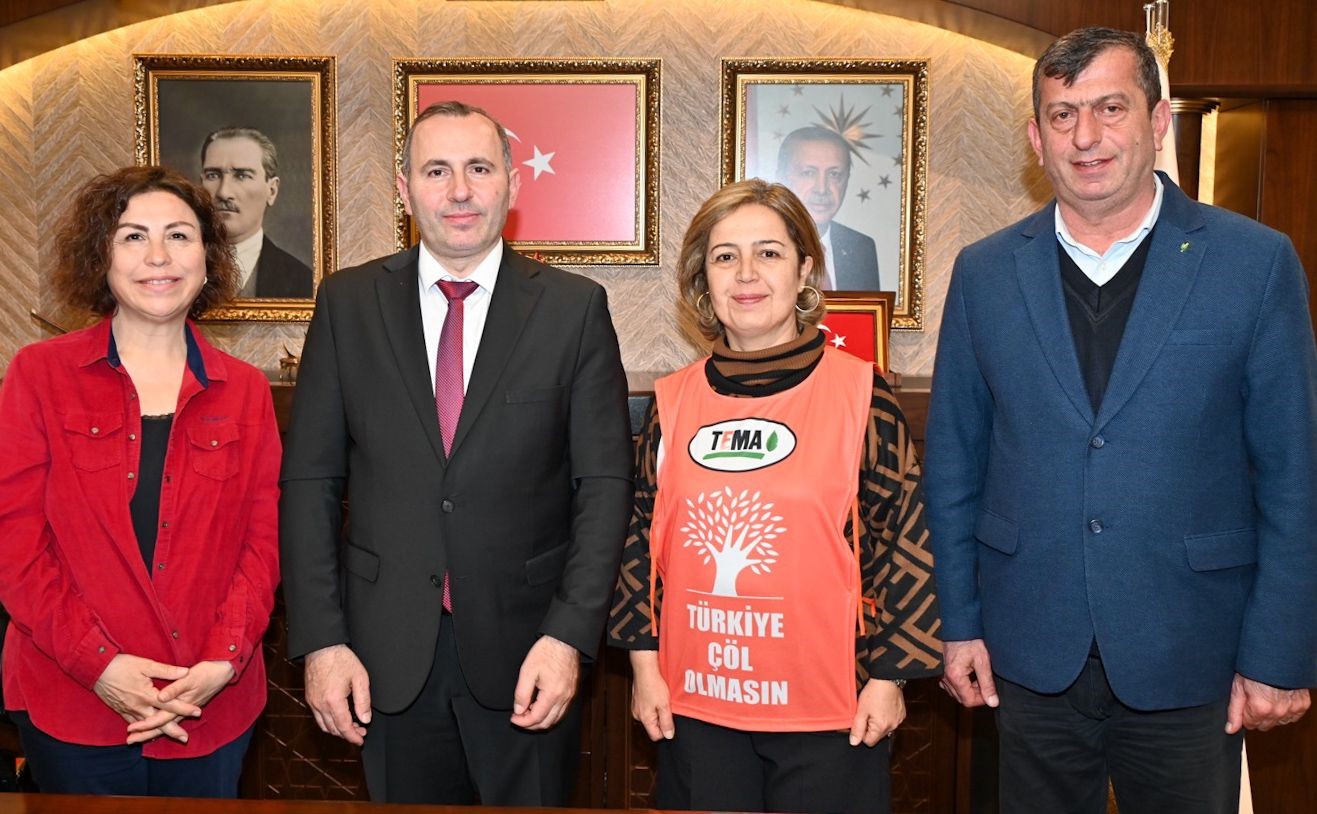 Başkan Tutuk&rsquo;a TEMA&rsquo;dan "Eko Siyaset Belgesi"
