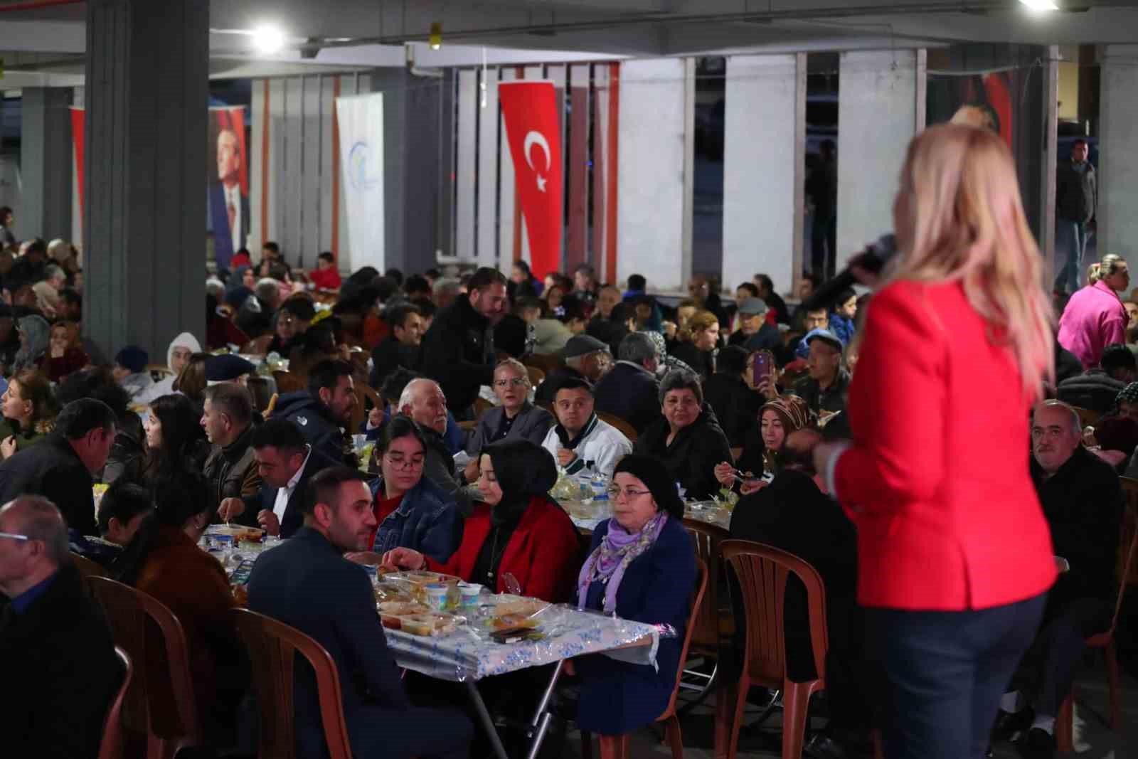 Merkezefendi’nin iftar sofrası bu kez Mehmet Akif Ersoy Mahallesi’nde kuruldu