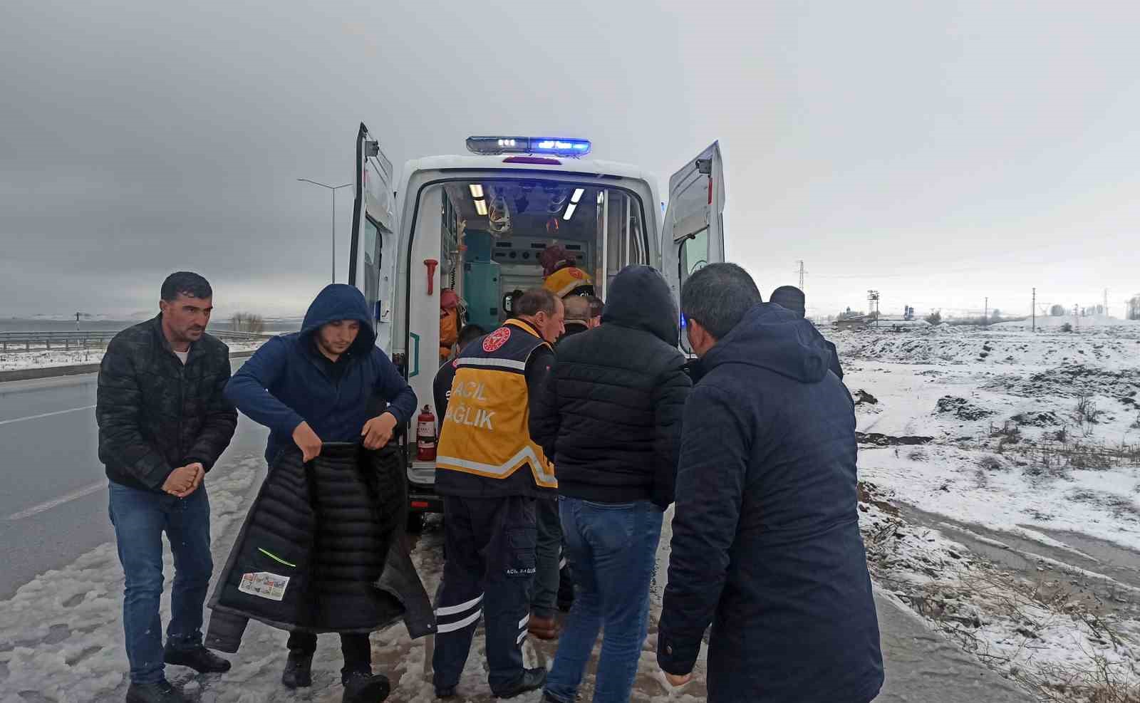 Ahlat&rsquo;ta otomobil takla attı: 1 yaralı
