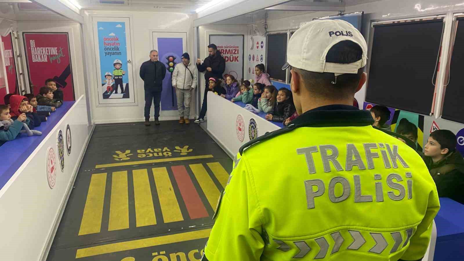 Mobil Trafik Eğitim Tırını son durağı Uşak oldu
