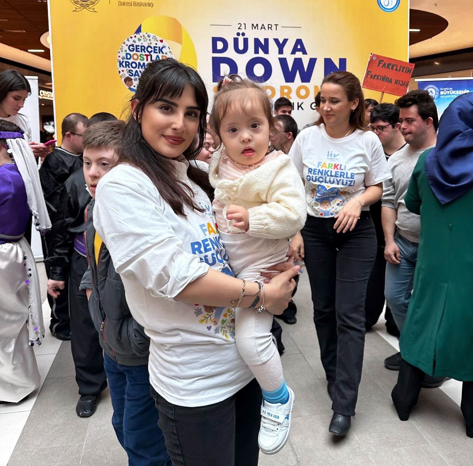 ’Down sendromlu bir çocuk sosyal ortamlarda büyümeli’