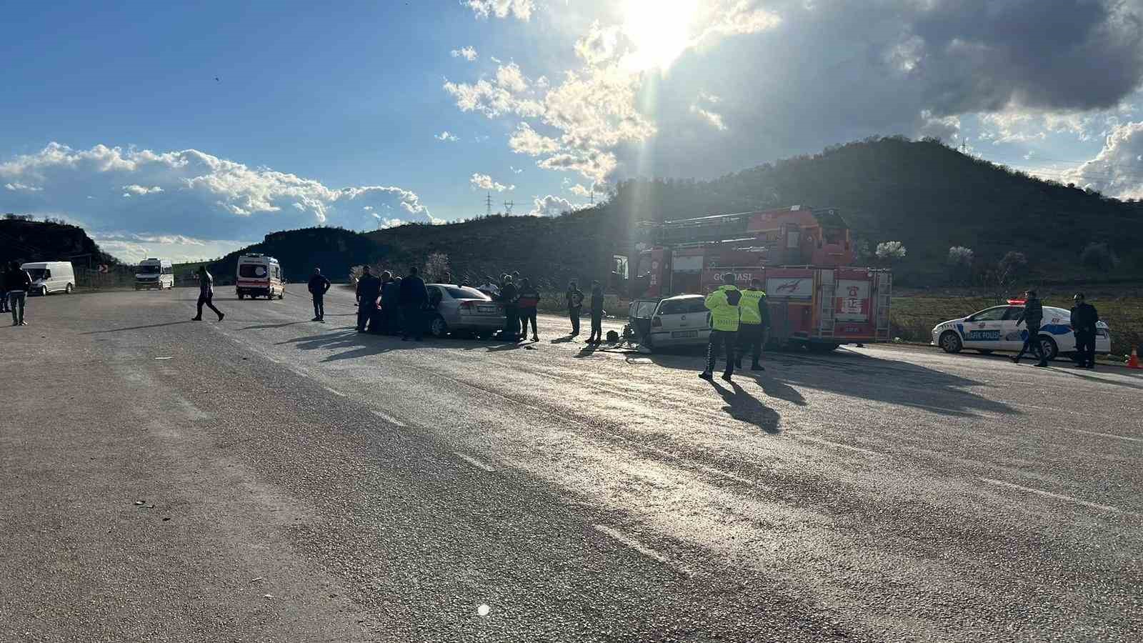 Adıyaman’da iki otomobil  çarpıştı: 1 ölü, 3 yaralı
