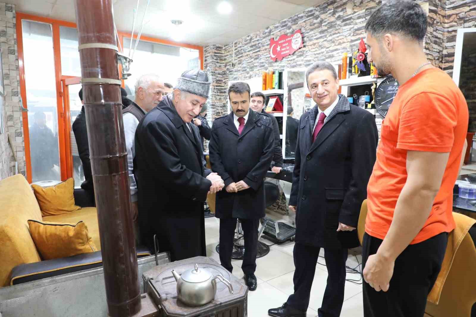 Vali Kara&ouml;meroğlu, Ahlat&rsquo;ta esnafları ziyaret etti
