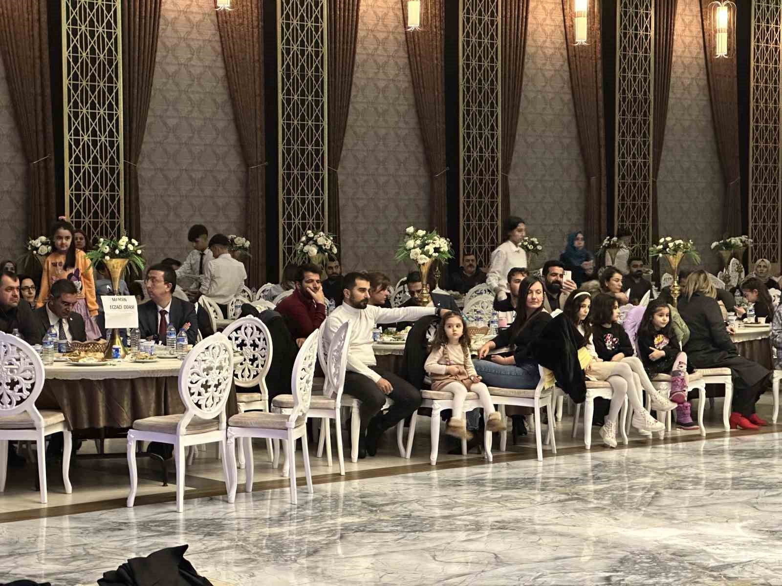 Diyarbakır’da eczacılar iftar yemeğinde buluştu