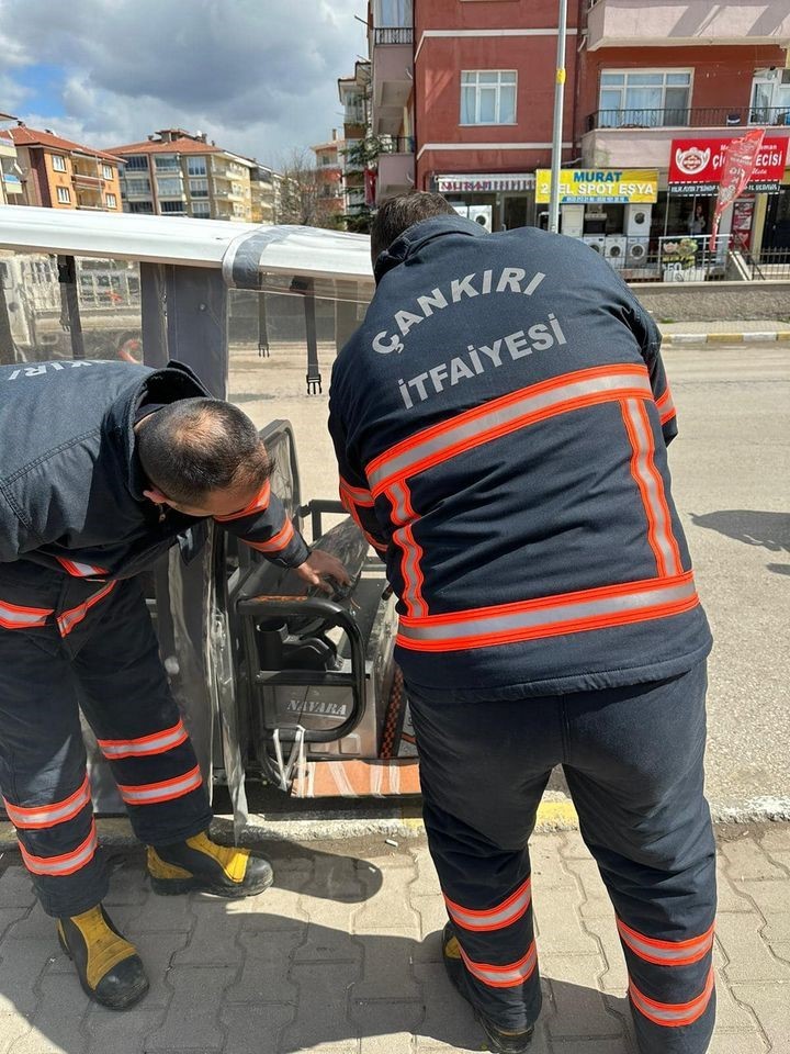 Üç tekerlekli mopedde çıkan yangın itfaiye tarafından söndürüldü
