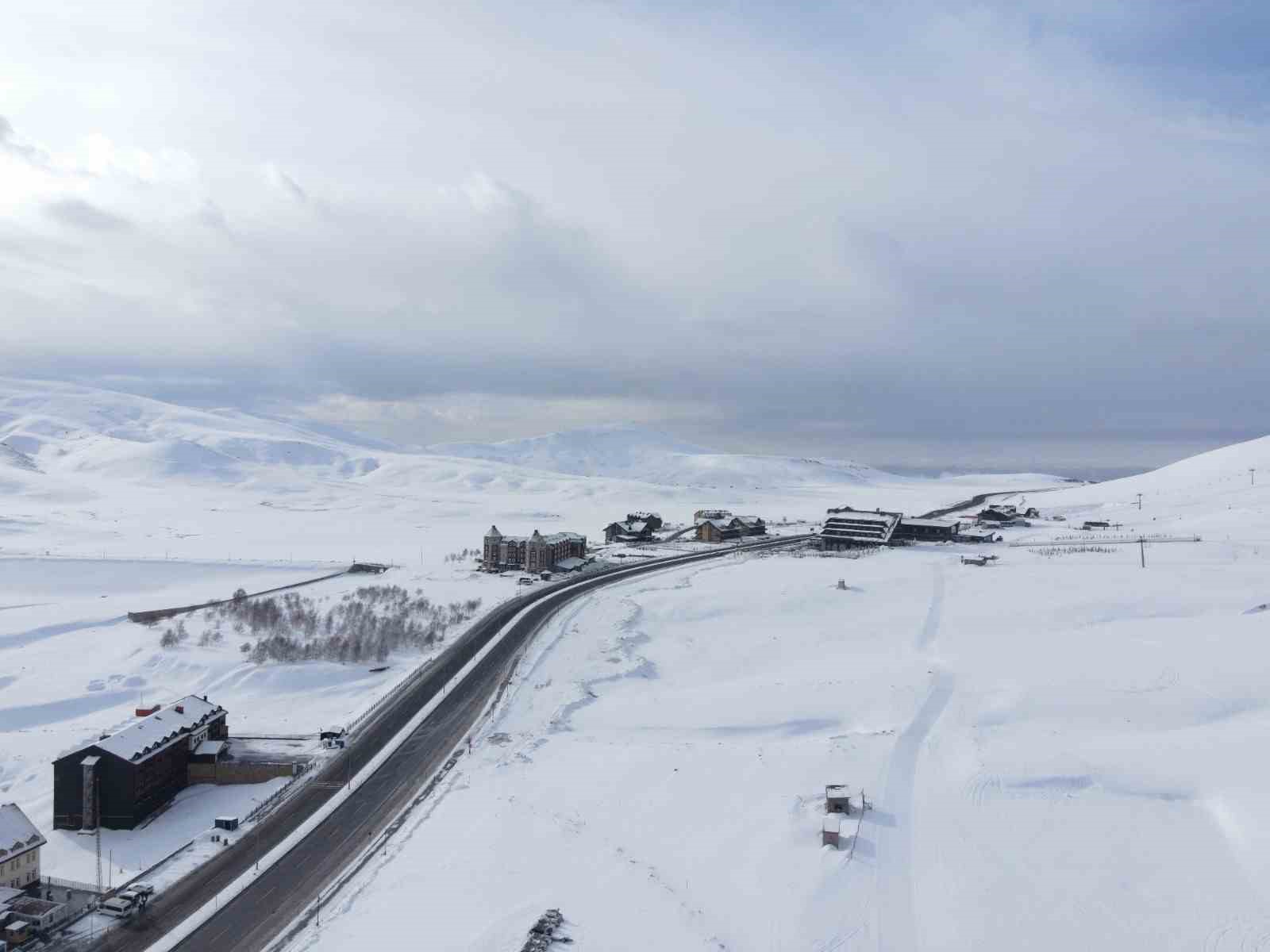 Erciyes&rsquo;te kar kalınlığı 120 santimetreyi buldu
