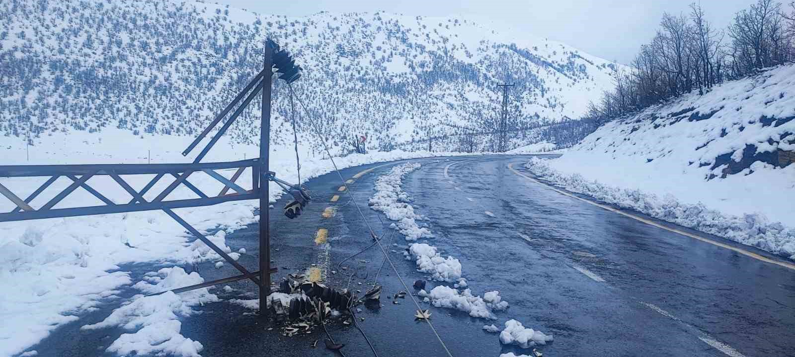 Şırnak’ta olumsuz hava şartlarına rağmen elektrik arızası giderildi