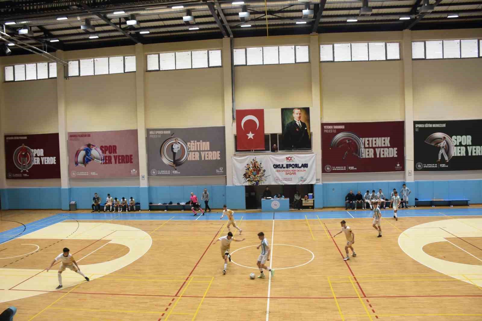 Afyonkarahisar&rsquo;da futsal grup m&uuml;sabakaları başladı
