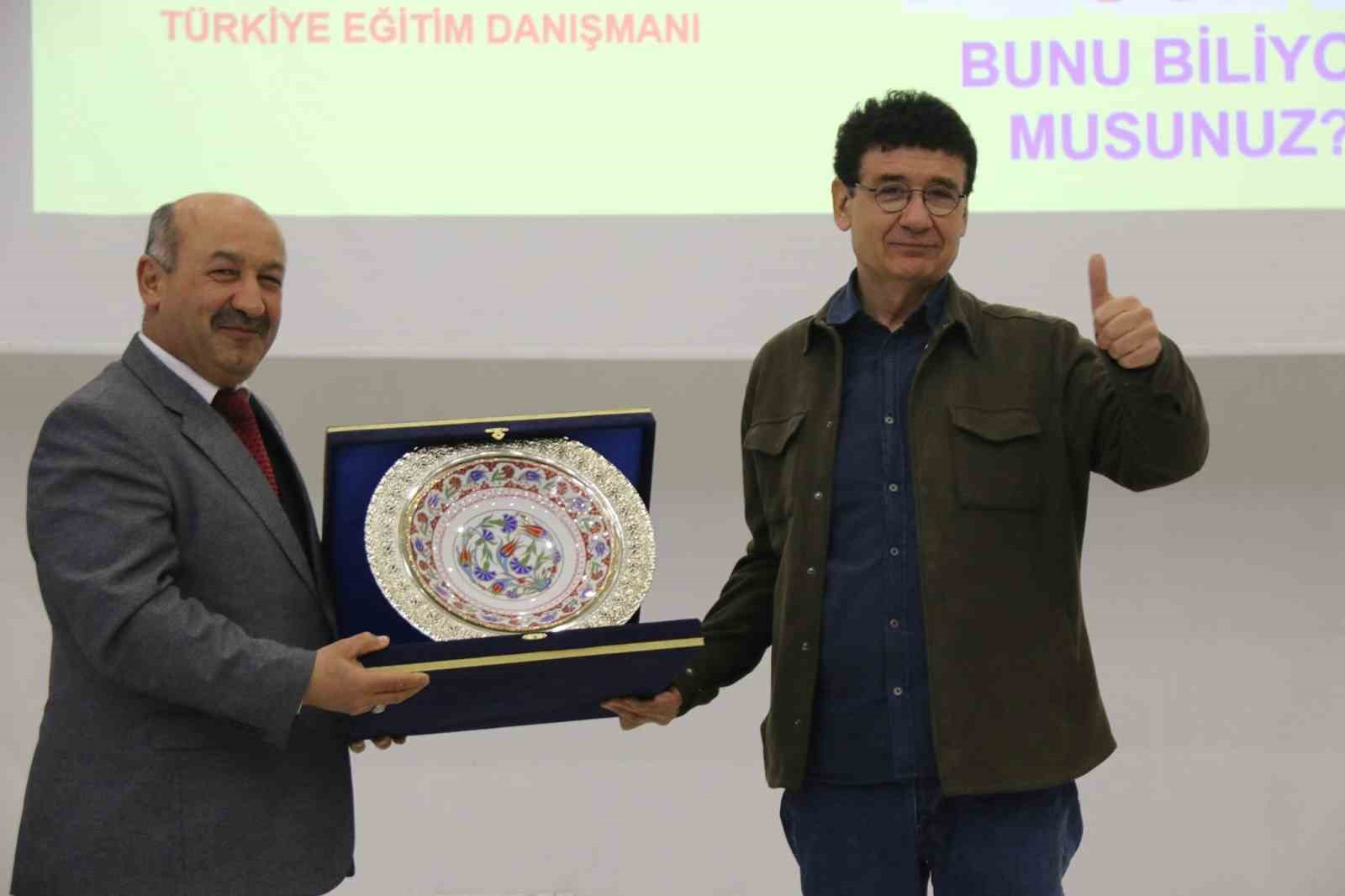 K&uuml;tahya&rsquo;da 12. sınıf &ouml;ğrencilerine motivasyon ve sınavlarla ilgili bilgilendirme semineri
