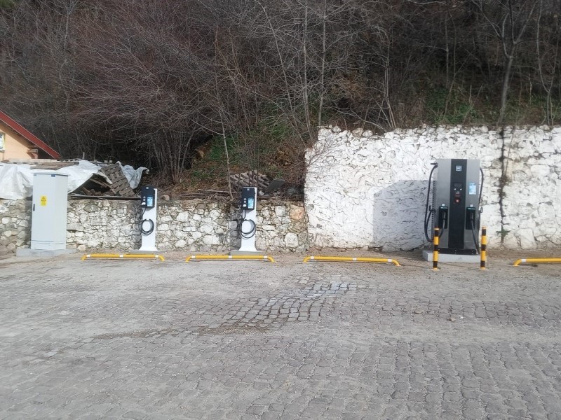 Gediz Murat Dağı ve Ilıca Termal Tatil K&ouml;y&uuml;ne ara&ccedil; şarj istasyonu kuruldu
