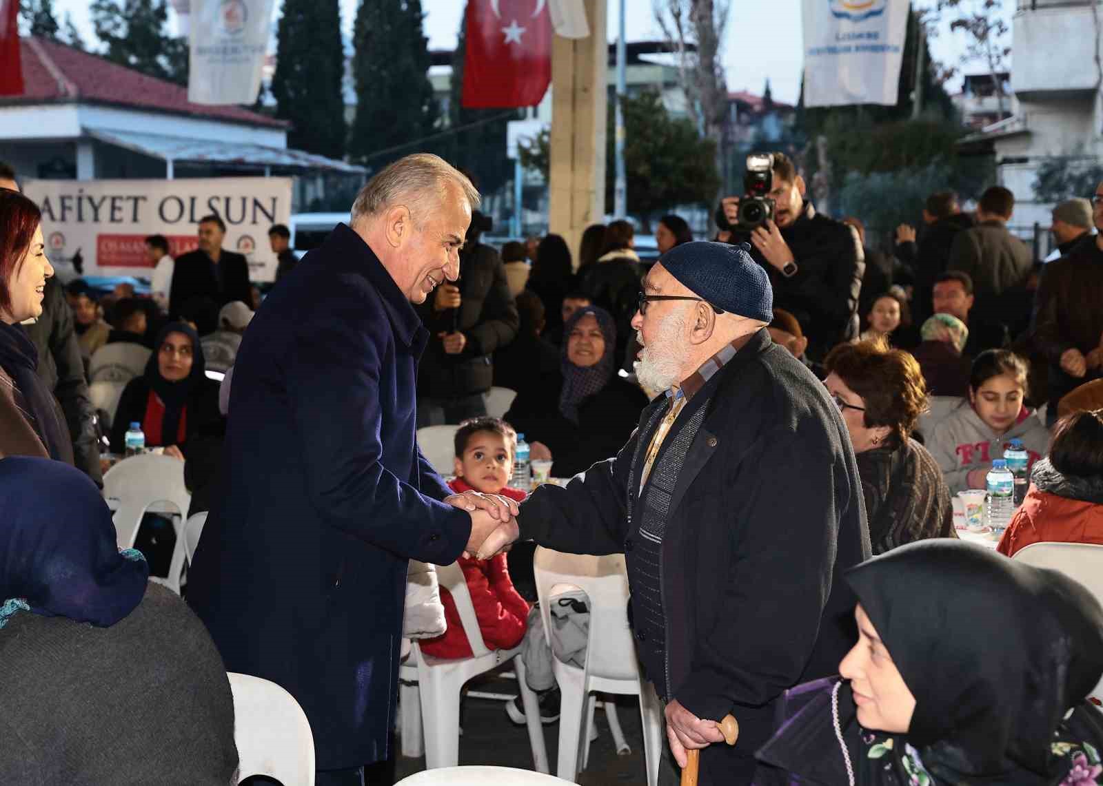 Büyükşehrin iftar bereketi Karşıyaka’ya taşındı