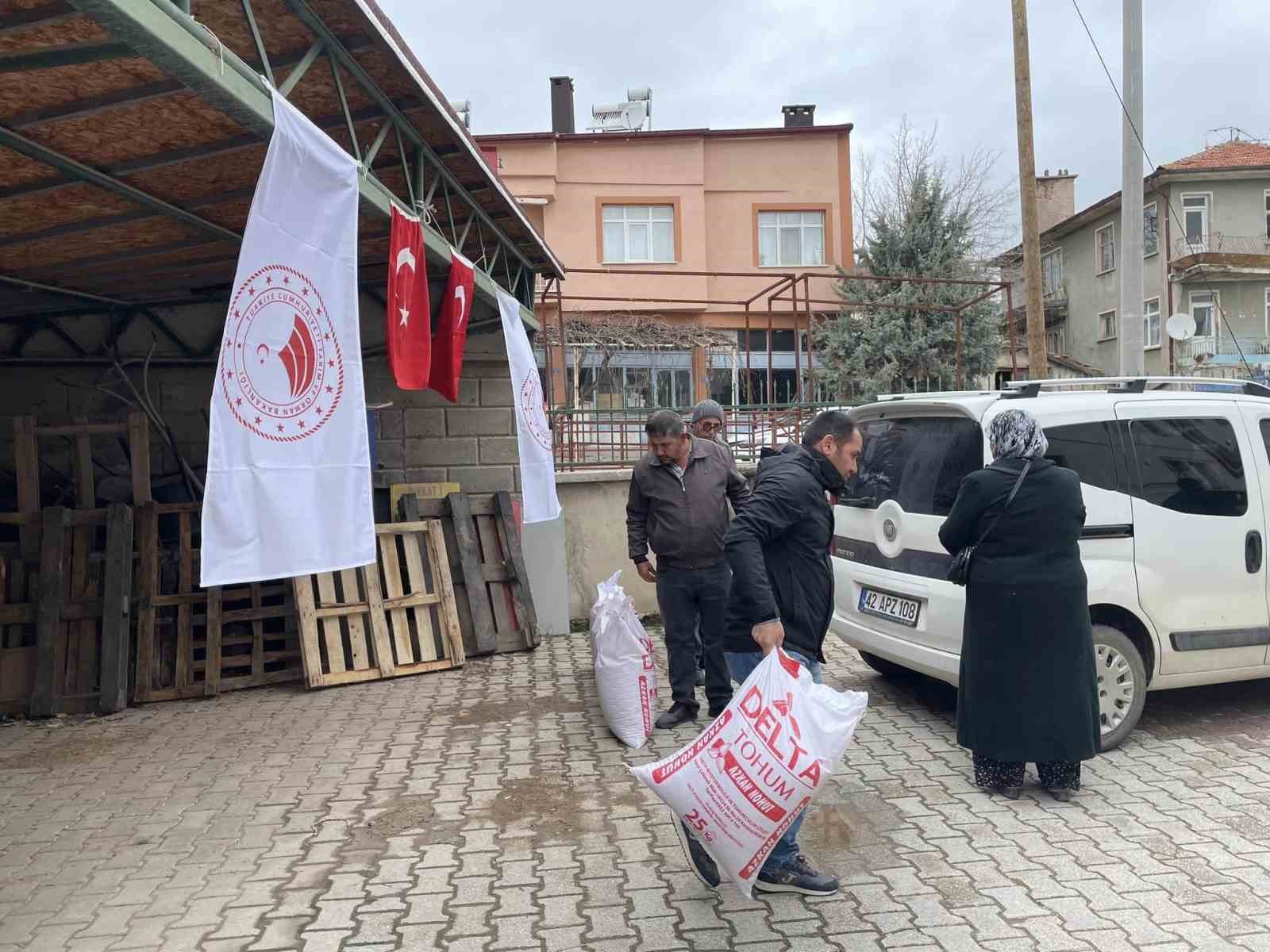 Beyşehir’de atıl ve boş bırakılan tarım arazilerine sertifikalı nohut ekilecek