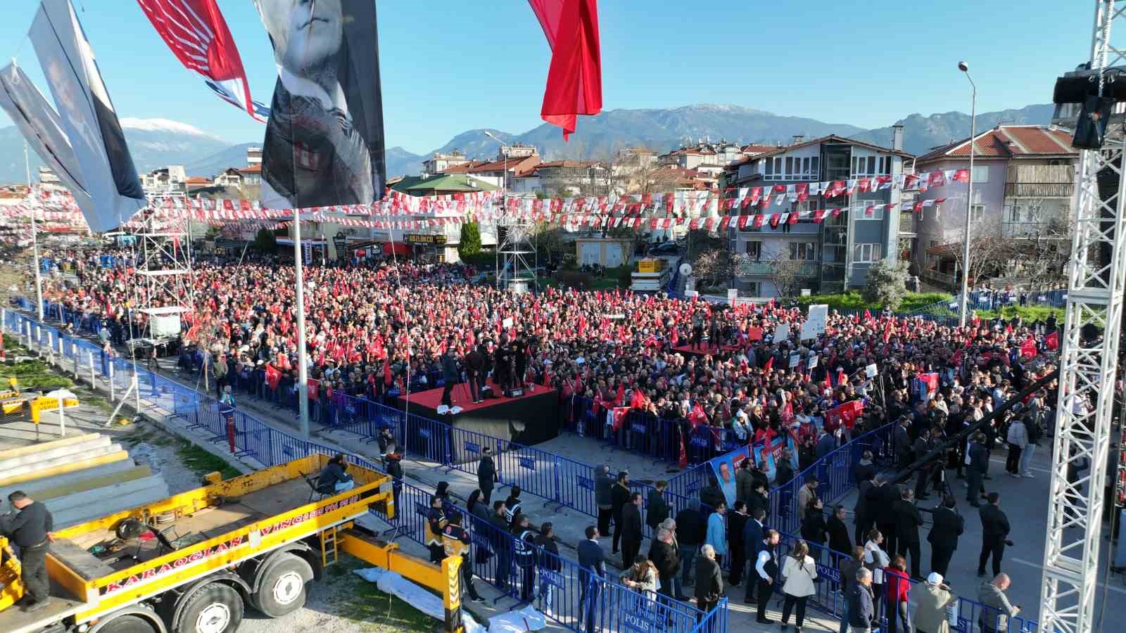 CHP Genel Başkanı Özel, Denizli’de İYİ Parti seçmenine ittifak talebinde bulundu