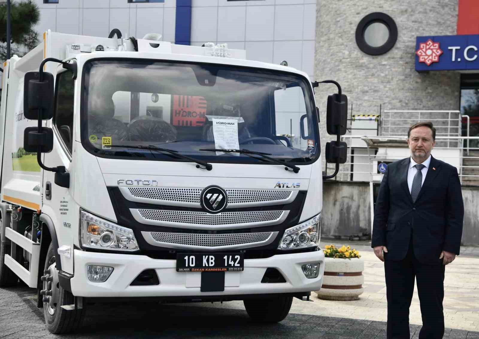 Çevre Bakanlığı’ndan Karesi’ye 2 çöp kamyonu