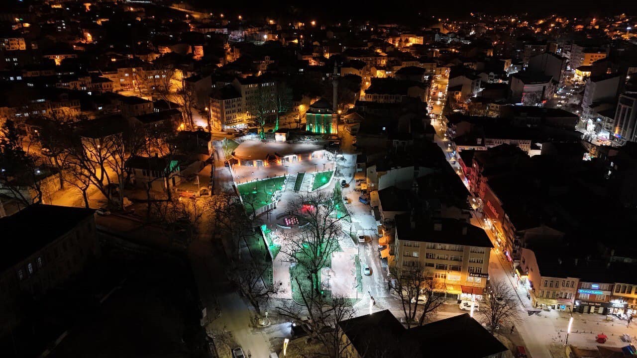 K&uuml;tahya şehir merkezine park
