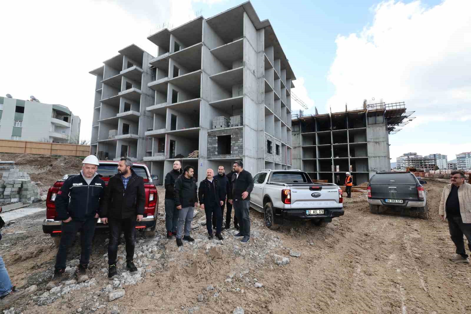 Vali Varol, kentsel d&ouml;n&uuml;ş&uuml;m&uuml;n yapılacağı alanı inceledi
