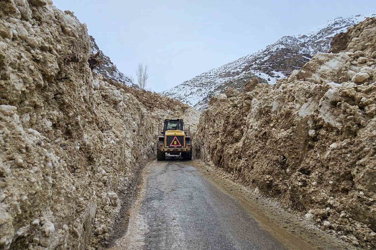 &Ccedil;atak&rsquo;ta &ccedil;ığlar d&uuml;şmeye devam ediyor
