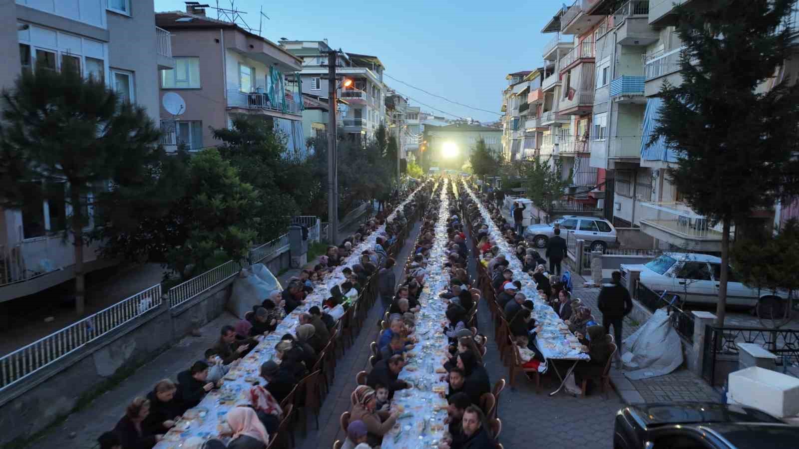 Merkezefendi’nin iftar sofrası Sırakapılar’da kuruldu