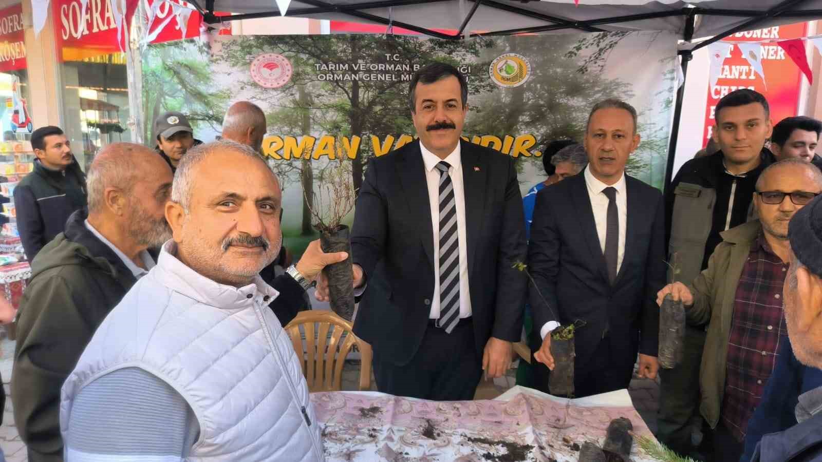 Dalaman’da vatandaşlara 3 bin adet fidan dağıtıldı