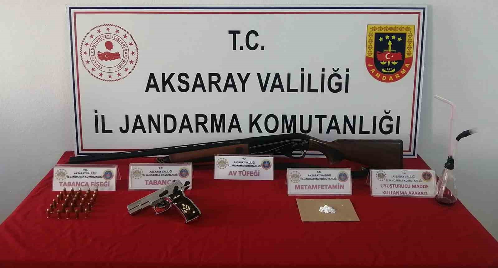 Uyuşturucu tacirlerine su&ccedil;&uuml;st&uuml; baskın: 3 tutuklama
