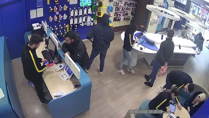 Kablosuz kulaklığı b&ouml;yle &ccedil;aldı
